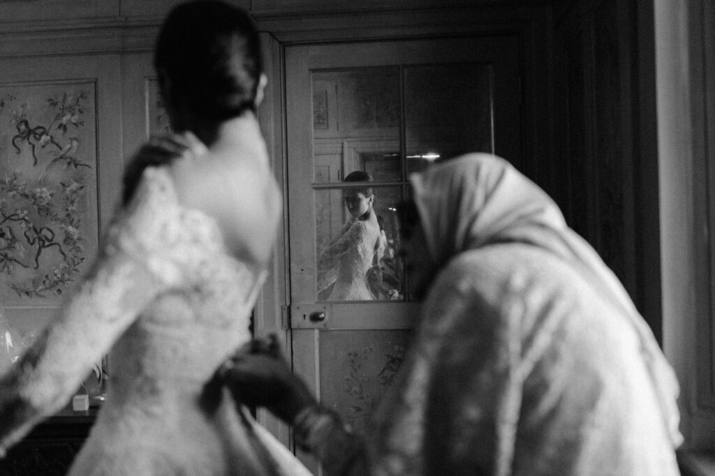 getting ready at Villa Terrace wedding vintage bride