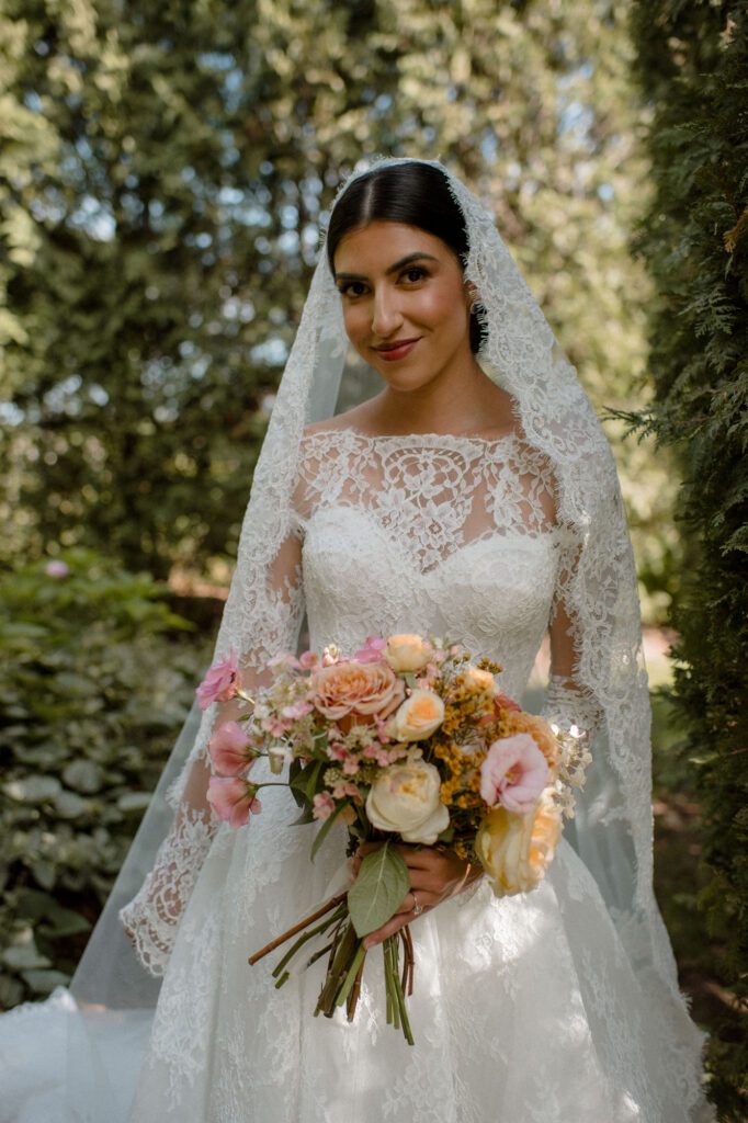 Monique lhuillier dress bride lace Milwaukee, Wisconsin Villa Terrace