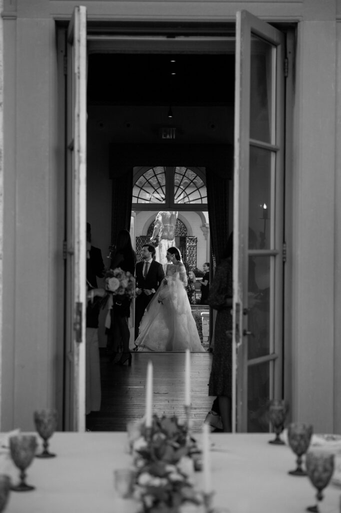 Villa Terrace Milwaukee wedding cocktail hour