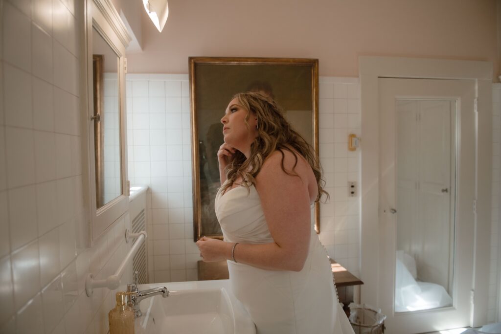 Bride getting ready in suite at Villa Terrace in Milwaukee